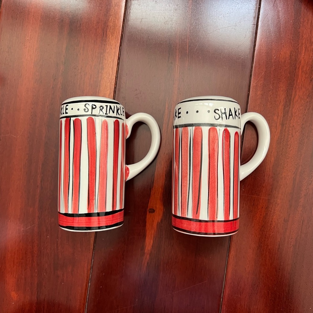 Red/White Striped Sprinkle Shakers, Retro Popcorn Seasoning/Salt & Pepper Farm